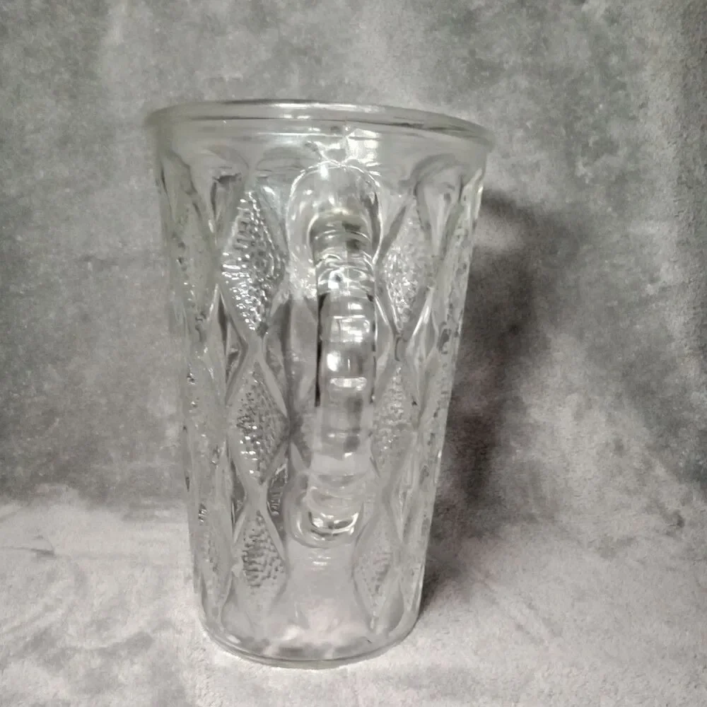 glass pitcher‎ with handle